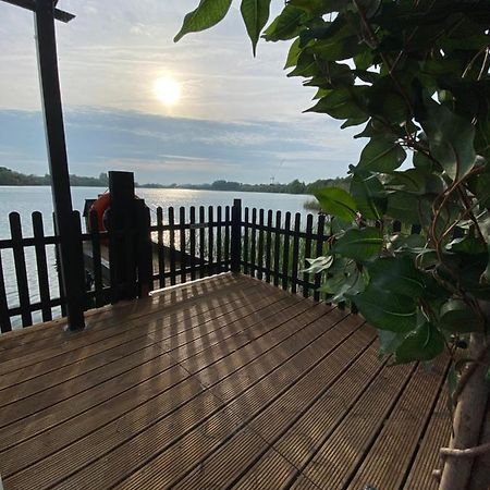 Lodge On The Lake At Lakeside Holiday Park Chichester Eksteriør billede