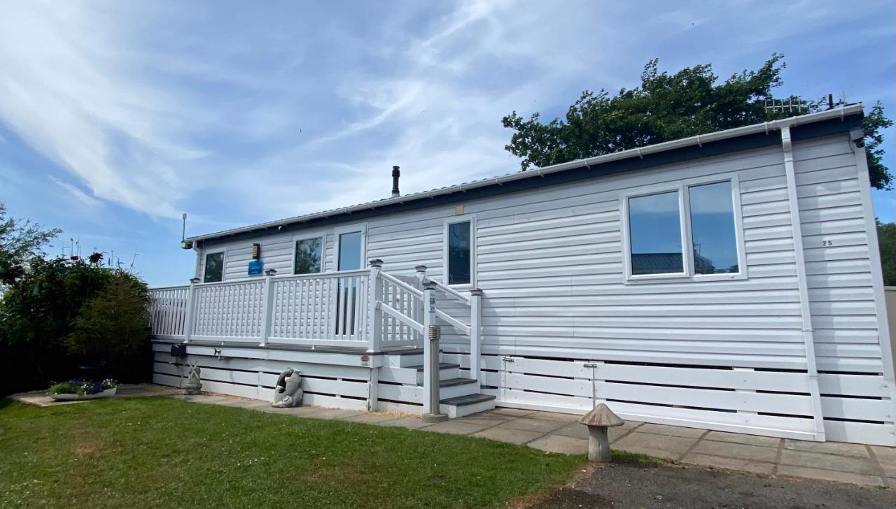 Lodge On The Lake At Lakeside Holiday Park Chichester Eksteriør billede