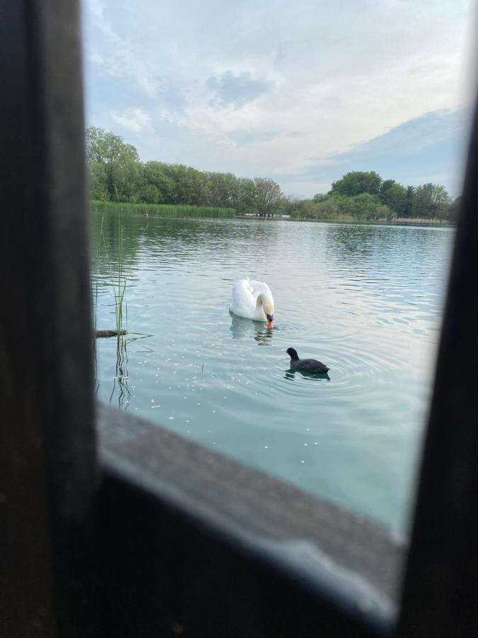 Lodge On The Lake At Lakeside Holiday Park Chichester Eksteriør billede