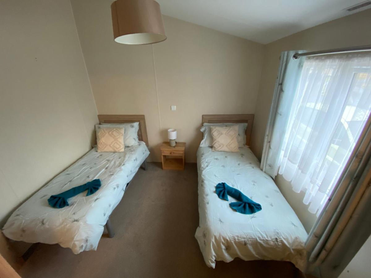Lodge On The Lake At Lakeside Holiday Park Chichester Eksteriør billede
